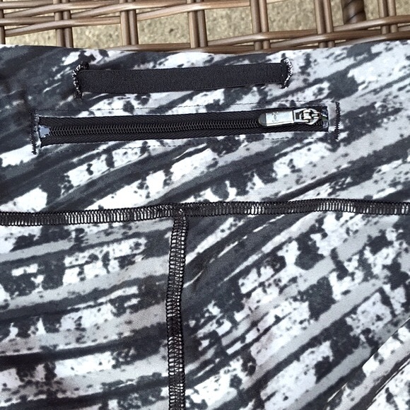 Under Armour Compression Heat Gear Athletic Capri Pants - Picture 4 of 8